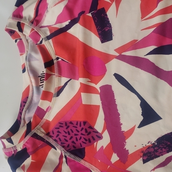 J. Dow Fitness Art Work Crop Top - Picture 3 of 9